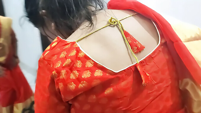 Bhabi In Saree Gets Her Nipples Played With