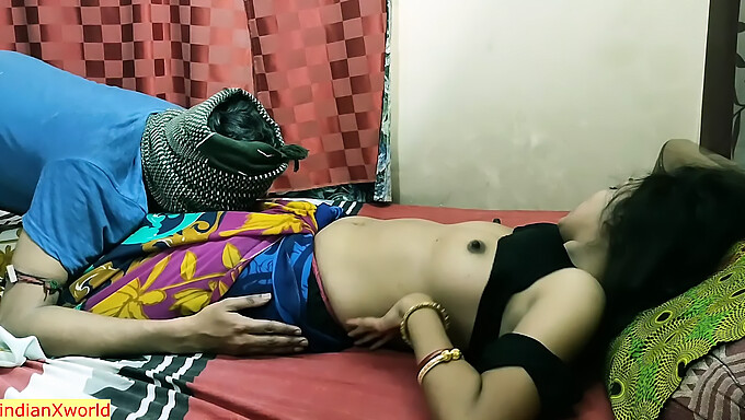 สาวอินเดีย (ฮินดี) Bhabhi (18+) ได้รับการเย็ดและ Creampied ในวิดีโอโฮมเมด