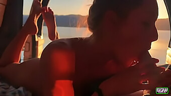 Leksak Med Vår Nya Leksak: En Het Och Het Gay Sexvideo