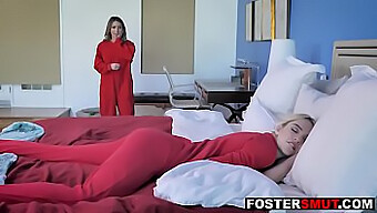 Milf Y Chica Joven En Un Encuentro Lésbico Caliente