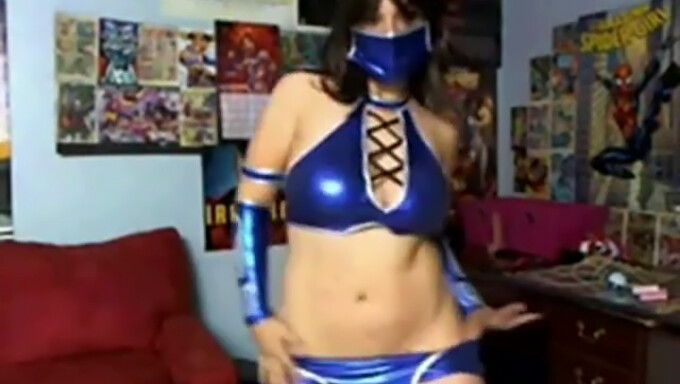 A Cosplay Model Shows Off Her Impressive Body In This Webcam Video