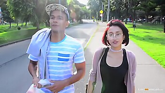 Mamacitaz Apresenta Uma Jovem Colombiana Neste Vídeo Hardcore.