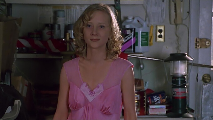 A Morena Anne Heche De Lingerie E Peitos Grandes