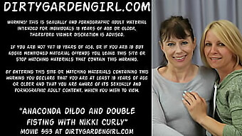 Nikki Curlys Anal- Och Fistingäventyr Med En Dildo