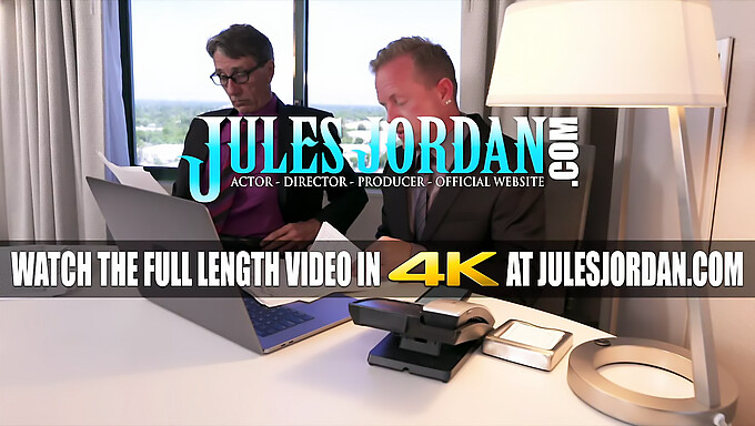 两个男人享受娇小的jules Jordan的服务