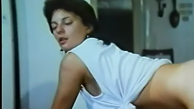 Dorothy Prvič V Retro Grškem Porno Filmu