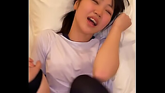 Blowjob Og Cumshot I 18+ Asiatisk Tenåringsvideo